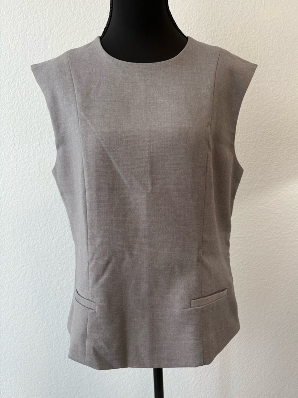 Abercrombie & Fitch Gray Sleeveless Tailored Shell Top